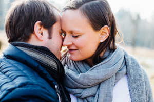 Wintershooting Schwangerschaftsportraits Coupleshooting Babybauchshooting Kassel 2016 Liebe Reinhardswald Babybauchshooting im Birkenwald in Kassel